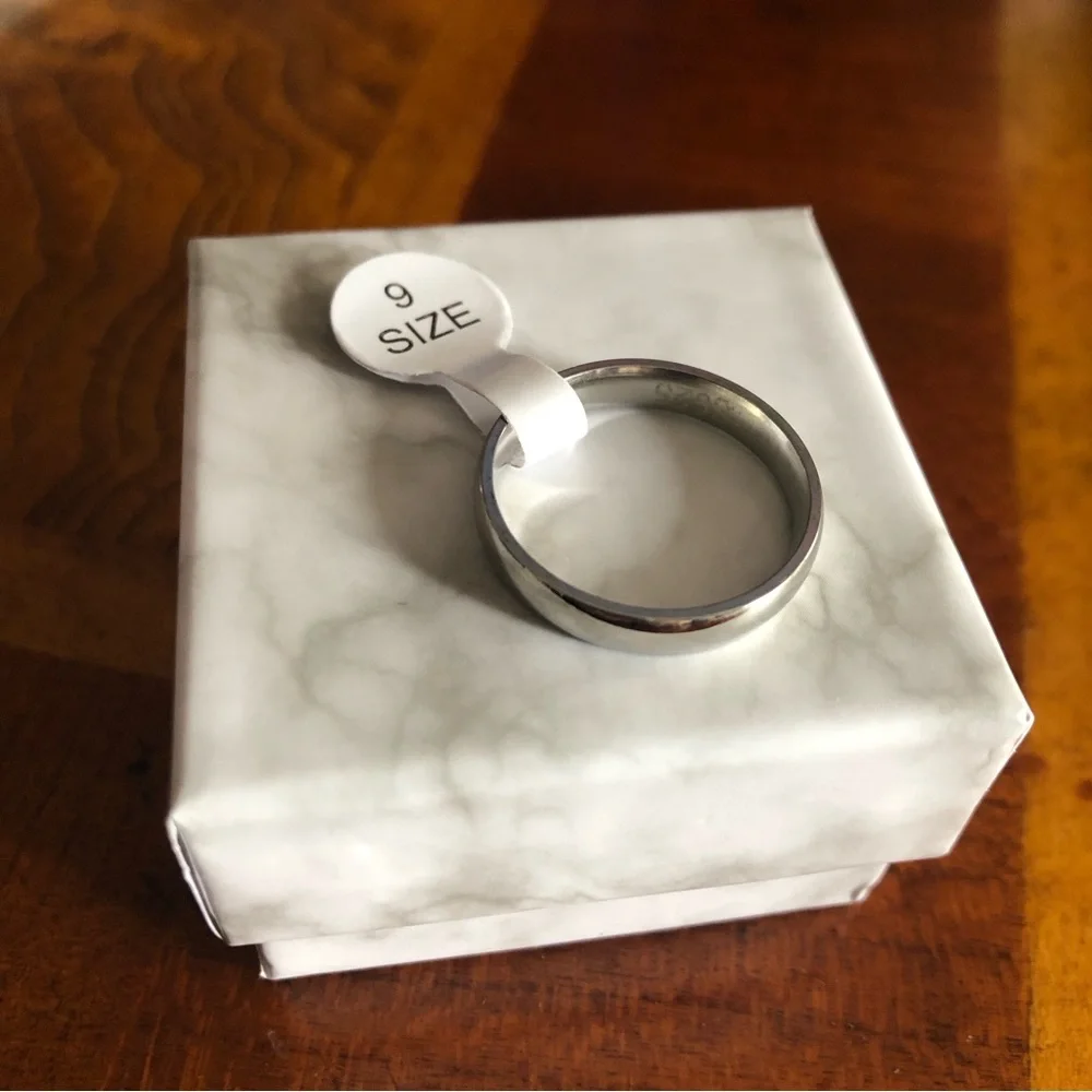 Men’s solid 925 sterling silver 4mm classic dome wedding band NWT 9